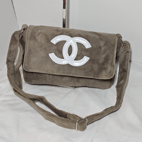 NWOT Chanel beauty Precision Crossbody Bag with Adjustable Strap - Picture 10 of 15